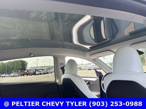 Used 2025 Tesla Model Y Long Range AWD/4WD image 18