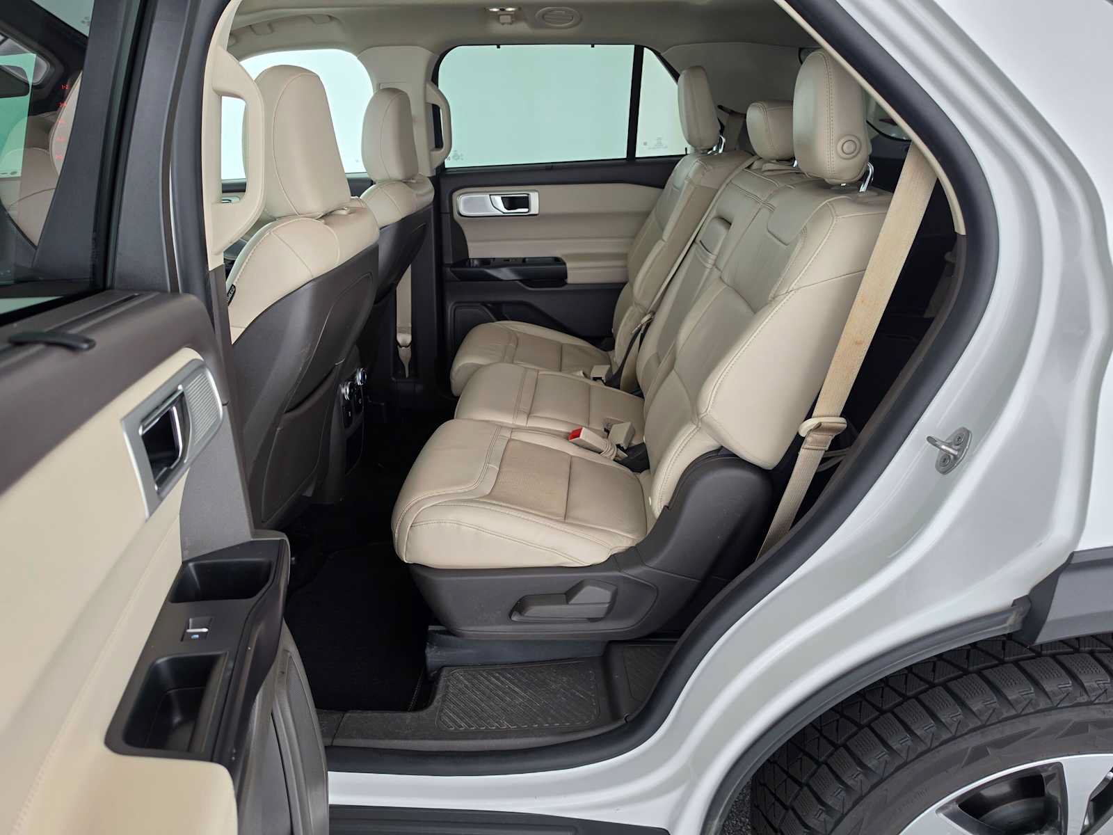 Used 2020 Ford Explorer Platinum w/ Premium Technology Package AWD/4WD image 18