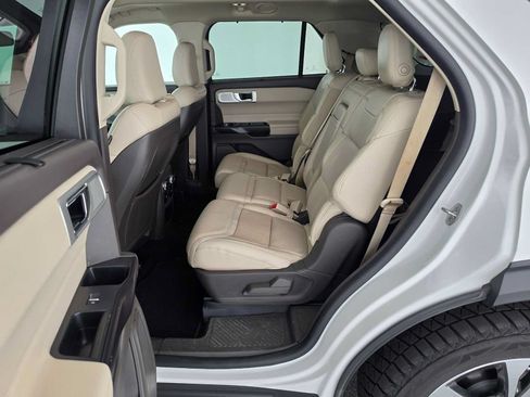 Used 2020 Ford Explorer Platinum w/ Premium Technology Package AWD/4WD image 18
