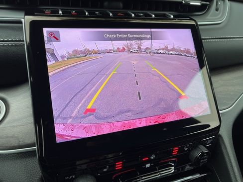 New 2025 Jeep Grand Cherokee L Limited image 4