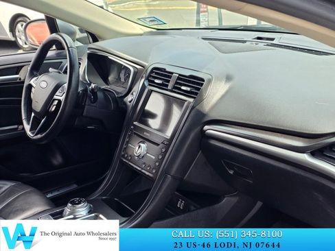 Used 2020 Ford Fusion Titanium AWD/4WD image 18