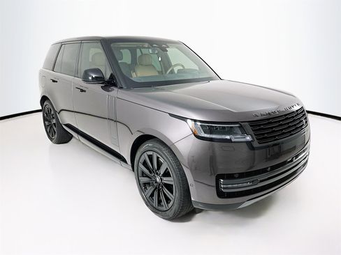 Used 2025 Land Rover Range Rover SE image 1