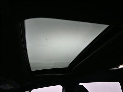 Used 2024 Toyota Corolla Cross SE w/ Moonroof Package image 7