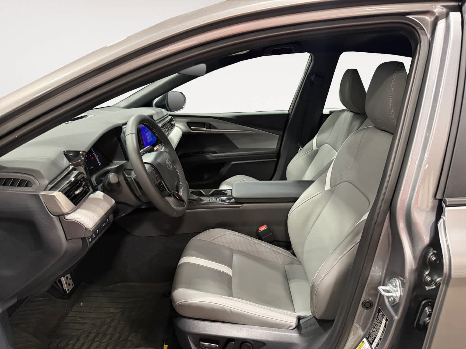 Used 2026 Toyota Camry SE FWD image 10