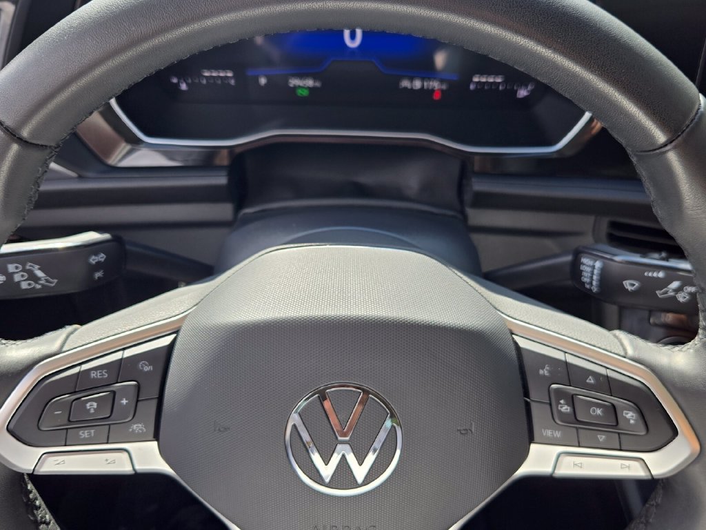 Used 2024 Volkswagen Jetta SE w/ Panoramic Sunroof Package FWD image 23