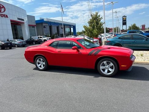 Used 2010 Dodge Challenger R/T RWD image 4