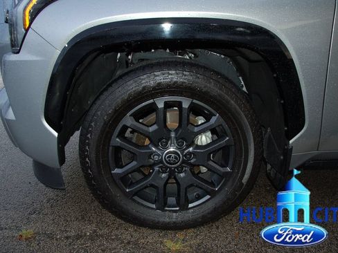Used 2024 Toyota Sequoia Platinum AWD/4WD image 9