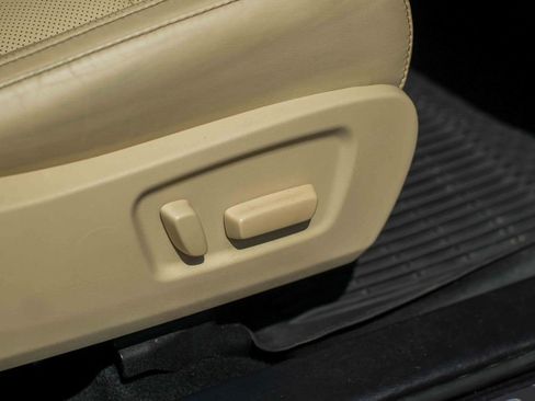 Used 2019 Toyota Highlander Limited image 21