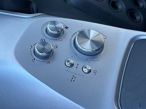 Used 2006 Ford GT Base image 23