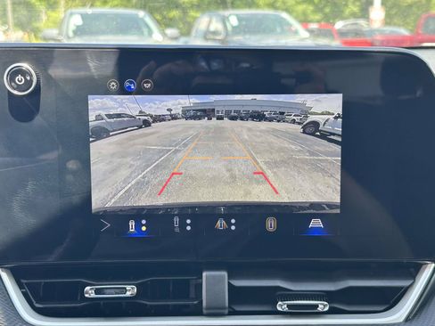 Used 2026 Chevrolet Equinox LT w/ Safety and Technology Package FWD image 12