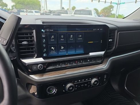 Used 2022 Chevrolet Silverado 1500 LT AWD/4WD image 23