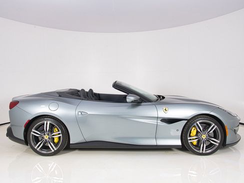Certified 2019 Ferrari Portofino RWD image 3