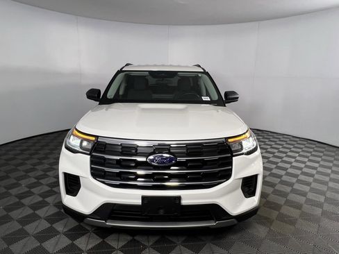 Used 2025 Ford Explorer Active image 12