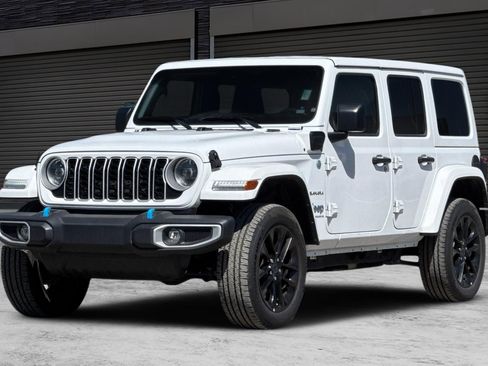 Used 2024 Jeep Wrangler Unlimited Sahara AWD/4WD image 9