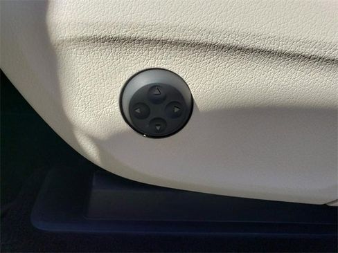 Used 2021 Mercedes-Benz GLS 450 4MATIC image 22