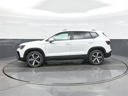 New 2026 Volkswagen Taos SEL image 4
