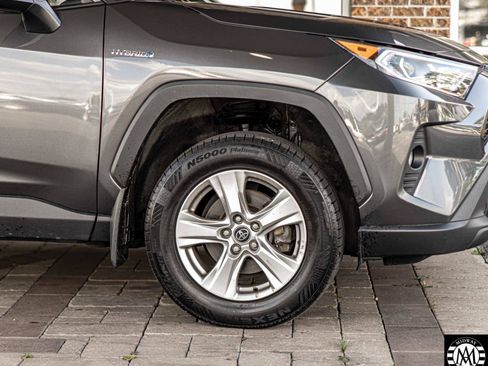 Used 2021 Toyota RAV4 XLE w/ Convenience Package AWD/4WD image 8