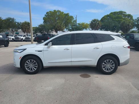Used 2024 Buick Enclave Essence w/ Technology Package FWD image 9