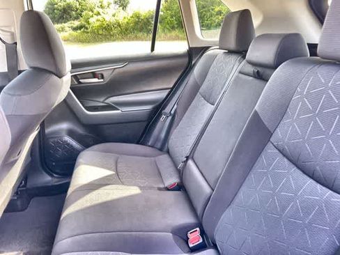 Used 2020 Toyota RAV4 XLE FWD image 14