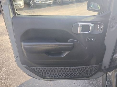 Used 2022 Jeep Wrangler Unlimited Rubicon w/ Cold Weather Group image 21