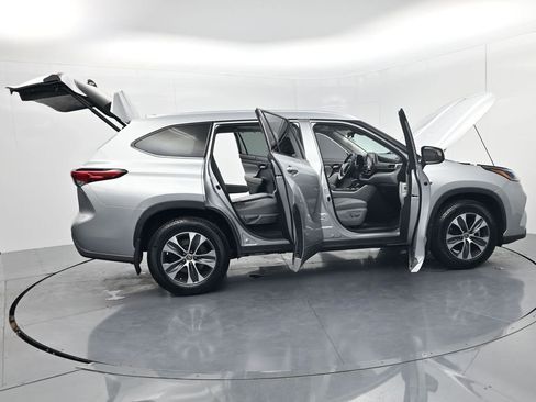 Used 2021 Toyota Highlander XLE image 67
