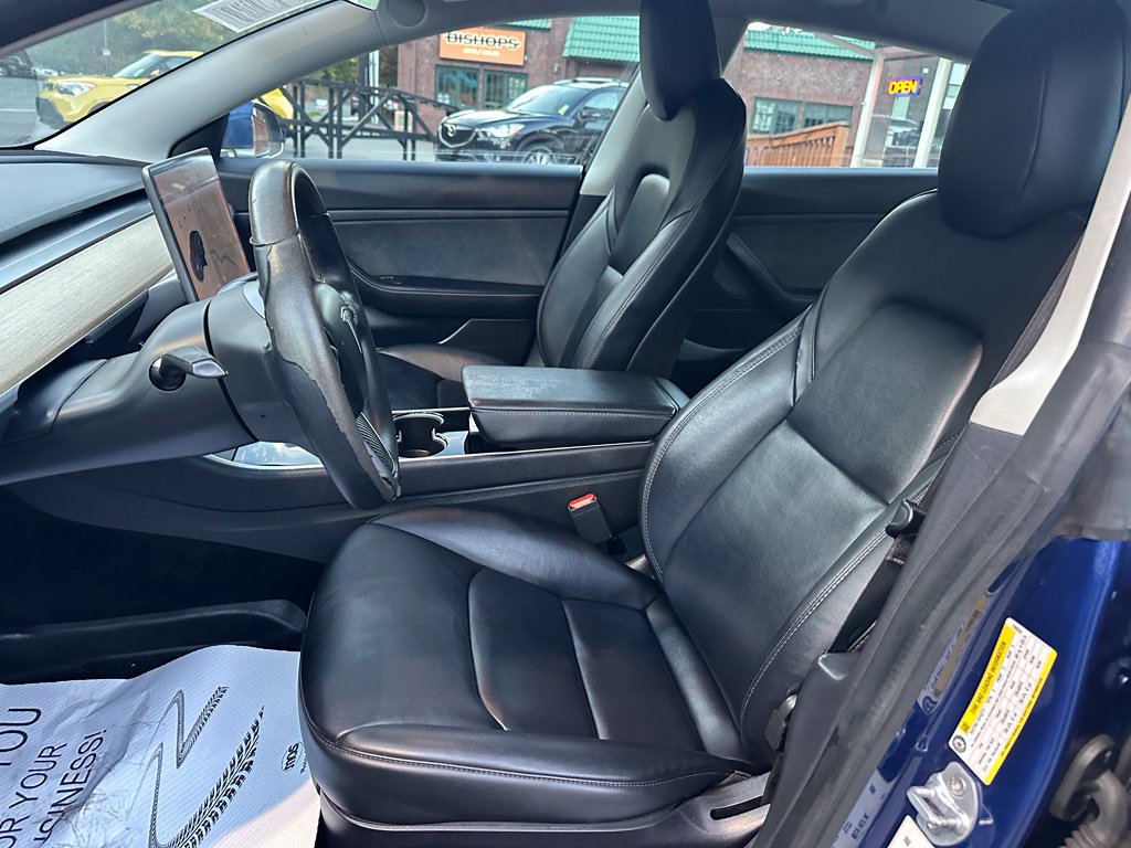 Used 2020 Tesla Model 3 Standard Range Plus RWD image 9