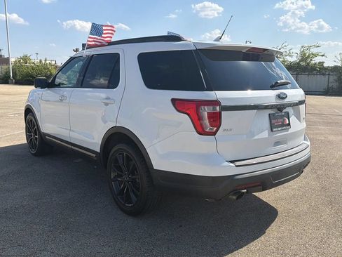 Used 2019 Ford Explorer XLT w/ Equipment Group 202A FWD image 3