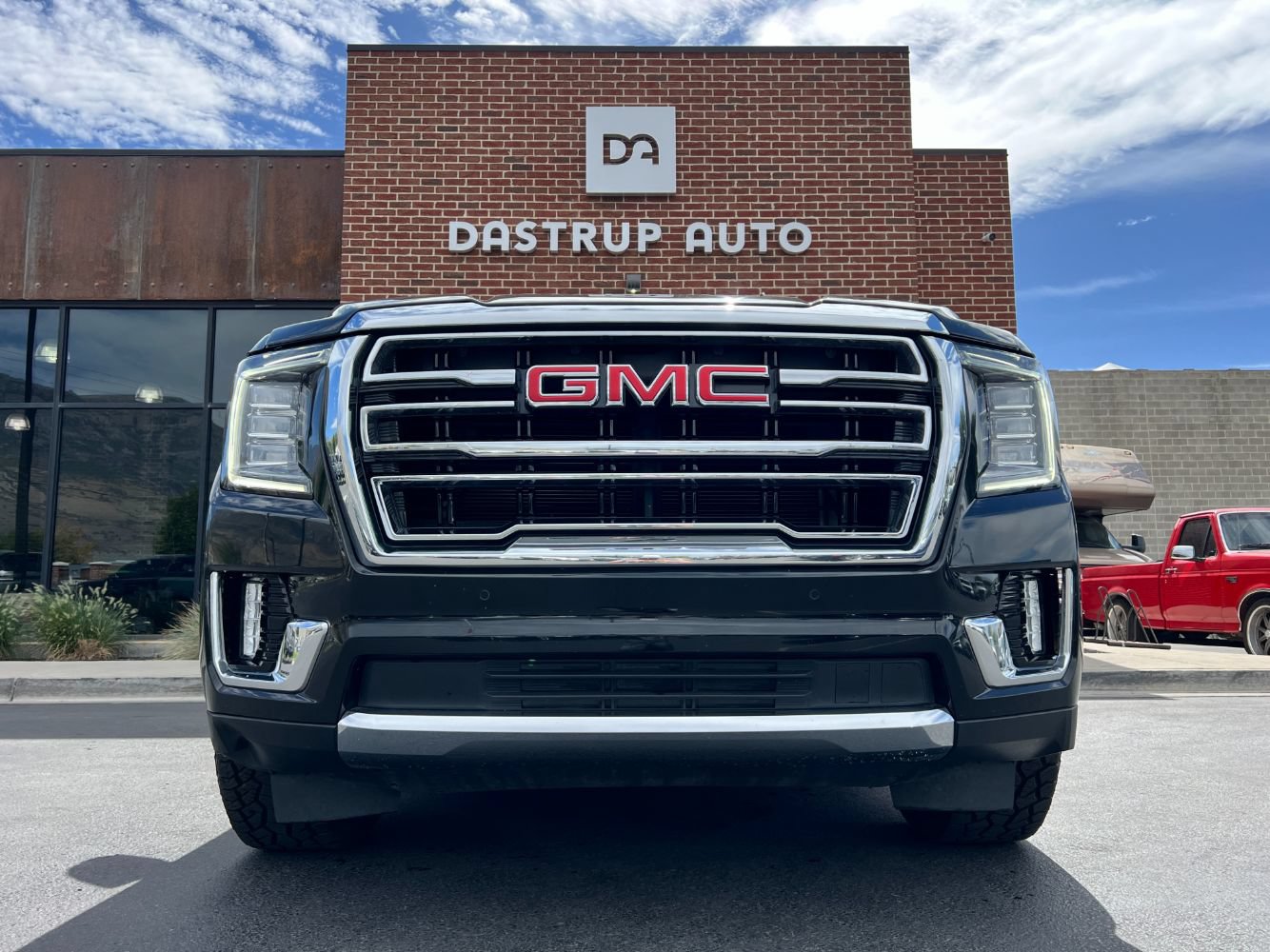 Used 2023 GMC Yukon SLT w/ Max Trailering Package AWD/4WD image 2