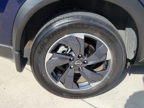 Used 2025 Nissan Rogue SV FWD image 8