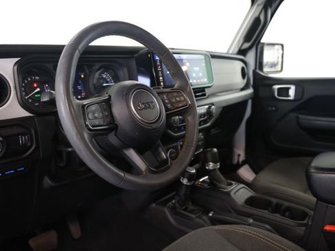 Used 2024 Jeep Wrangler Unlimited AWD/4WD image 20