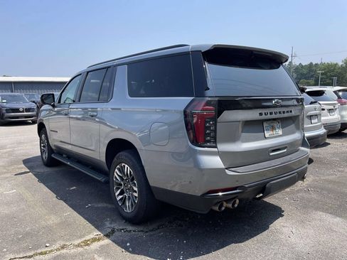 Used 2025 Chevrolet Suburban Z71 AWD/4WD image 4
