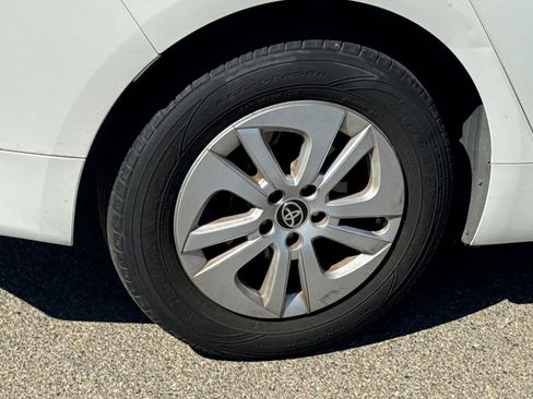 Used 2018 Toyota Prius One FWD image 18
