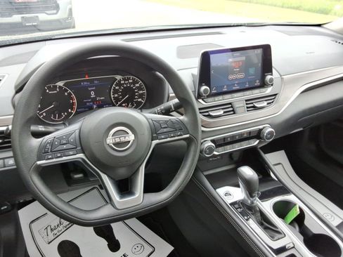 Used 2023 Nissan Altima 2.5 SV AWD/4WD image 12