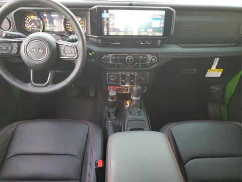 Certified 2025 Jeep Wrangler Unlimited Rubicon image 12