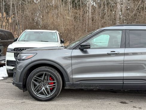 Certified 2025 Ford Explorer ST-Line w/ Premium Package image 9