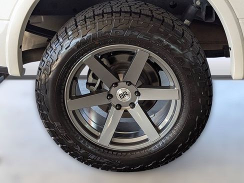 Certified 2017 Ford F150 Platinum w/ Equipment Group 701A Luxury image 12