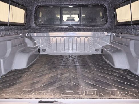 Used 2023 Jeep Gladiator Willys image 8