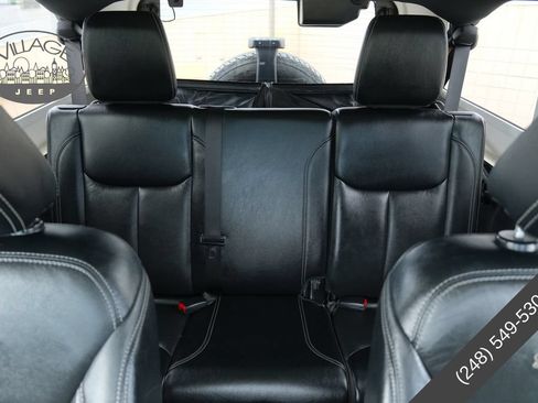 Used 2016 Jeep Wrangler Unlimited Sahara w/ Dual Top Group AWD/4WD image 21