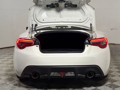Used 2017 Toyota 86 RWD image 6