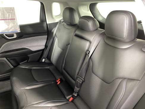 Used 2022 Jeep Compass Latitude w/ Convenience Group image 32