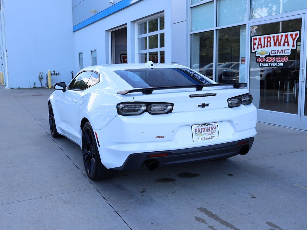 Used 2021 Chevrolet Camaro SS RWD image 8