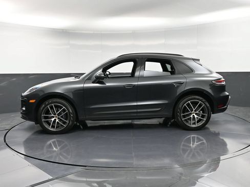 Certified 2025 Porsche Macan AWD/4WD image 2