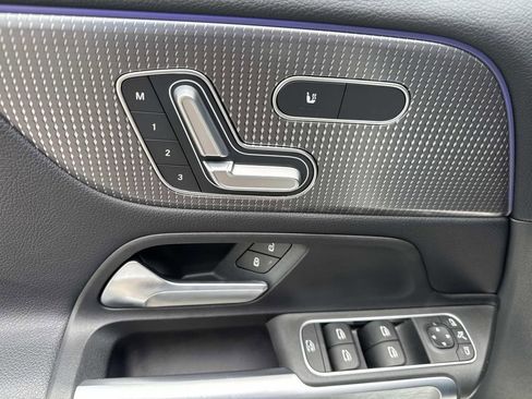 Used 2022 Mercedes-Benz GLB 250 image 20