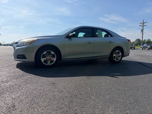 Used 2016 Chevrolet Malibu LT FWD image 9