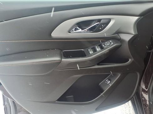 Used 2021 Chevrolet Traverse LT image 12