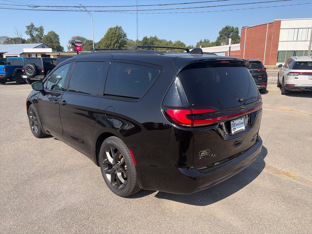 Used 2025 Chrysler Pacifica Limited FWD image 4