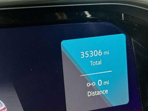 Used 2025 Volkswagen Atlas Cross Sport SE image 18