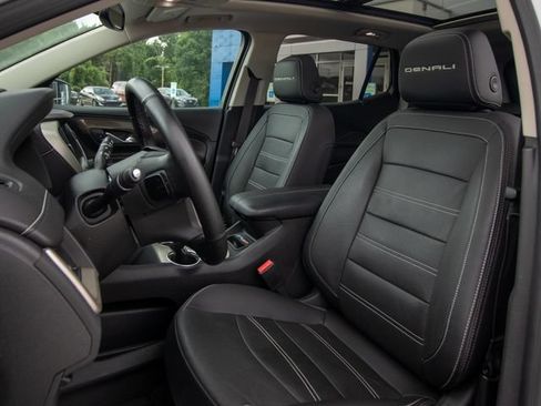 Used 2023 GMC Terrain Denali w/ Denali Premium Package AWD/4WD image 8