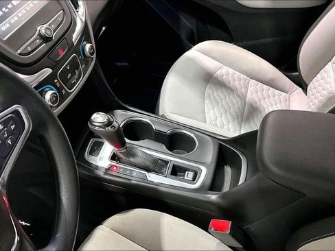 Used 2018 Chevrolet Equinox LS image 18