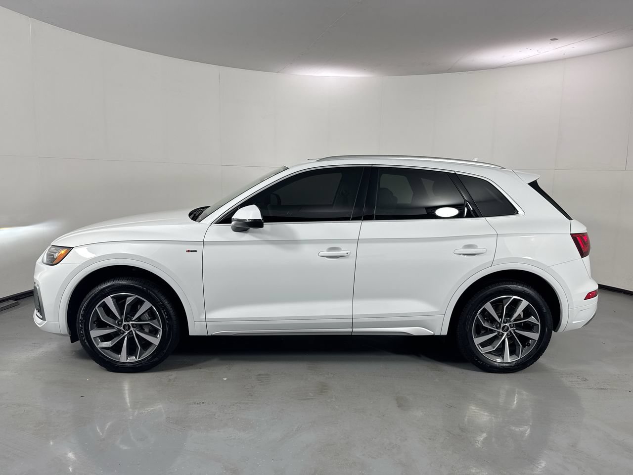 Used 2024 Audi Q5 2.0T Premium Plus AWD/4WD image 2